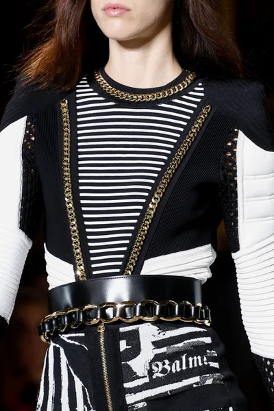 Look 24